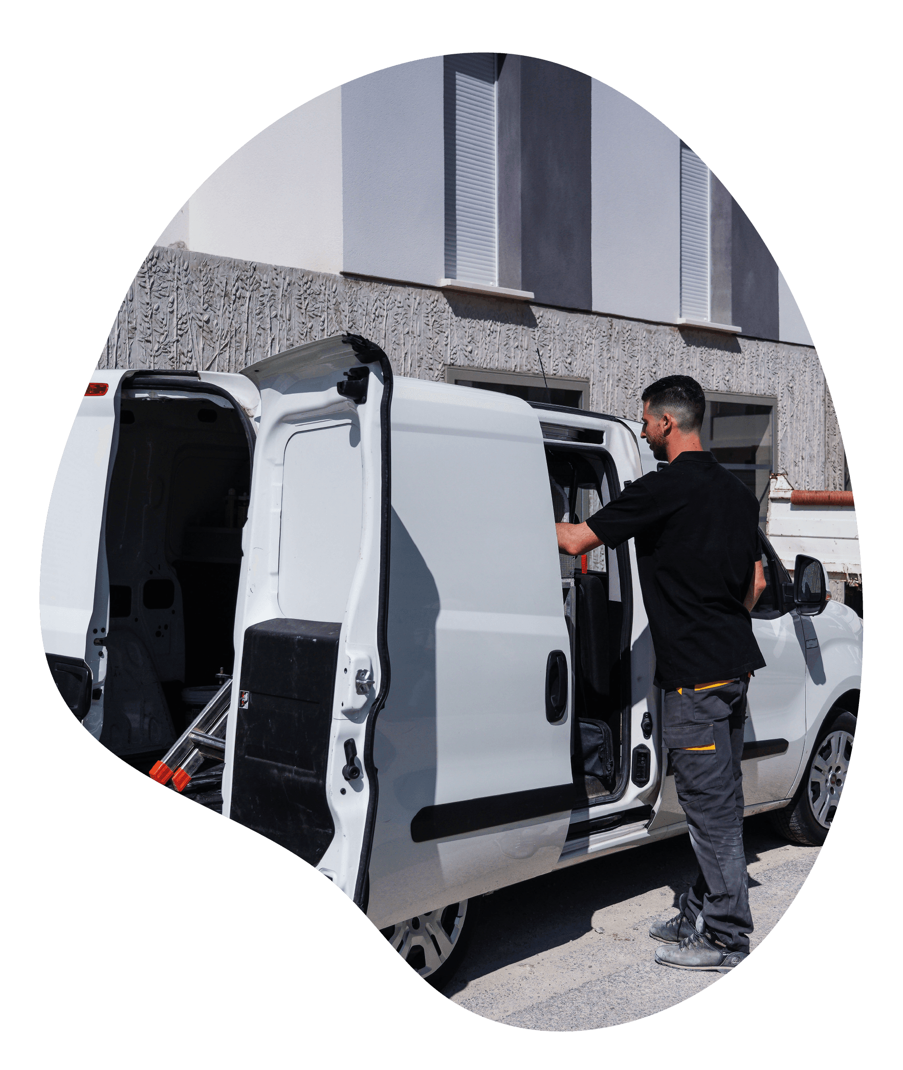 Technicien et véhicule de service